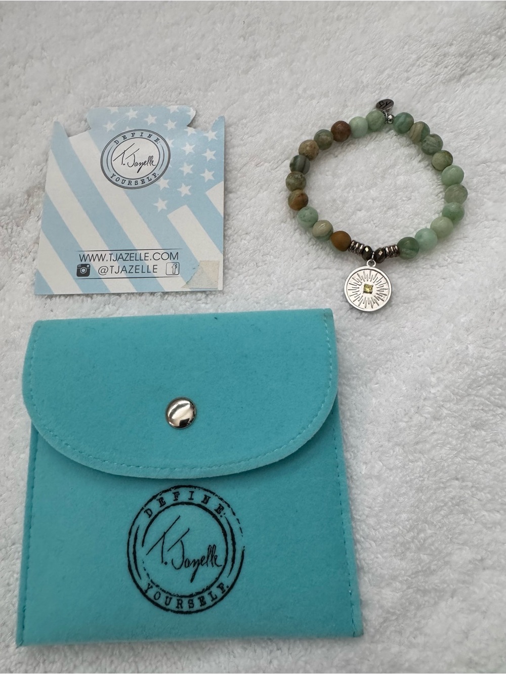 T. Jazelle Green and Brown Beaded Stretch Bracelet with Sunburst Charm - NEW - Picture 8 of 9